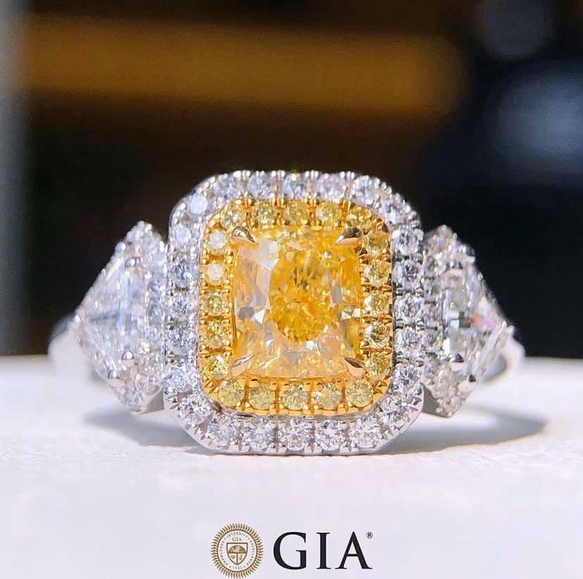 1ct Fancy Yellow Diamond, VS2