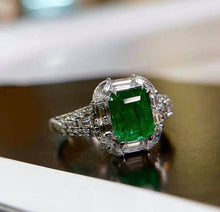 Load image into Gallery viewer, 1.7ct Vivid Green Emerald
