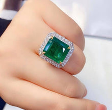 Load image into Gallery viewer, 9.17ct Vivid Green Emerald
