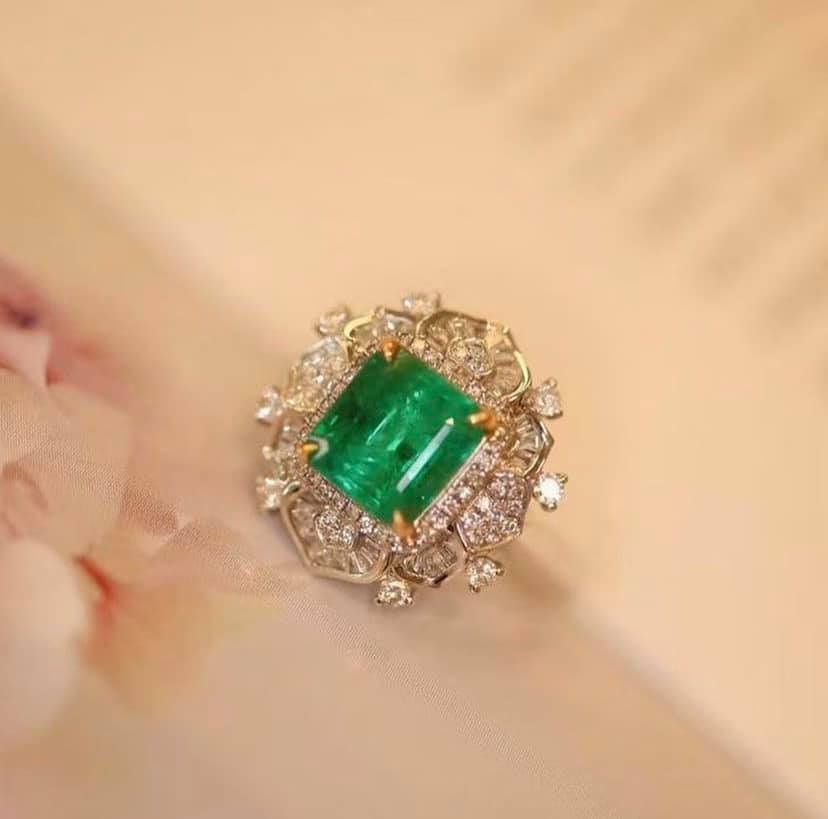 1.88ct Vivid Green Emerald