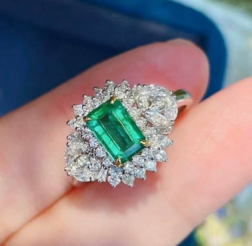 1ct Vivid Green Emerald