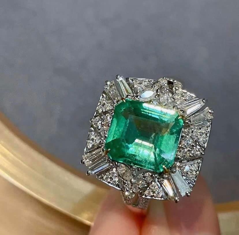 2ct Vivid Green Emerald