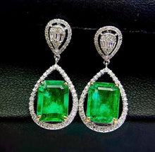 Load image into Gallery viewer, 4.1ct Vivid Green Emerald
