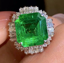 Load image into Gallery viewer, 5.42ct COLOMBIA Vivid Green Emerald
