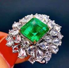 Load image into Gallery viewer, 4.8ct COLOMBIA Vivid Green Emerald
