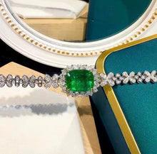 Load image into Gallery viewer, 4.2ct Vivid Green Emerald
