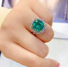 Load image into Gallery viewer, 6.75ct Vivid Green Emerald!
