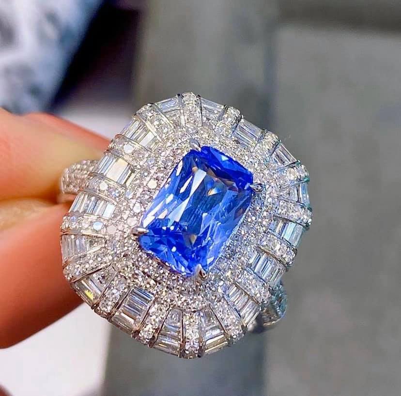 2.55ct Unheated Cornflower Blue Sapphire!