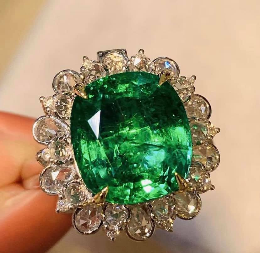 6.75ct Vivid Green Emerald!