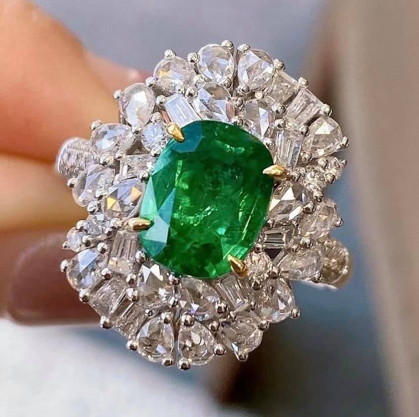 2.25ct Vivid Green Emerald