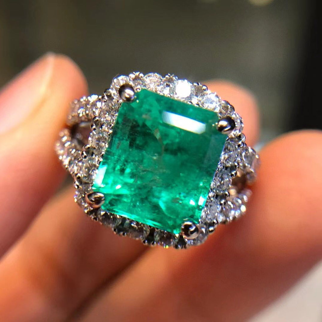 4.429ct COLOMBIA Vivid Green Emerald