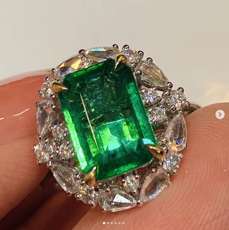 2.76ct Vivid Green Emerald