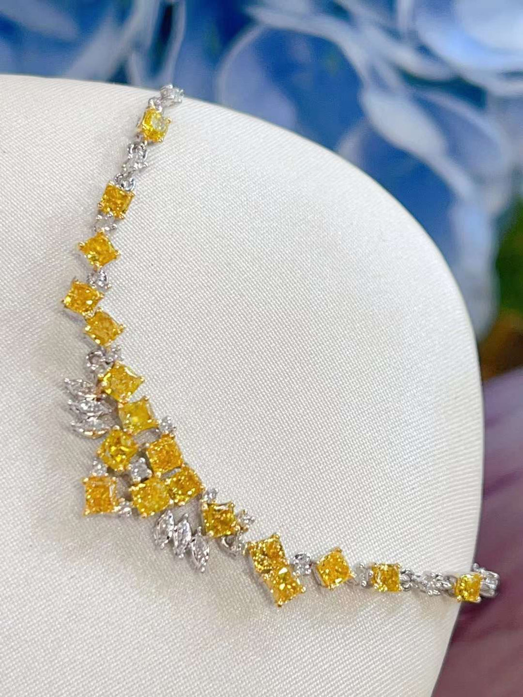 1.8ct Yellow Diamond Necklace