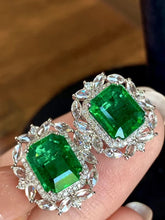 Load image into Gallery viewer, 5.65ct Vivid Green Emerald
