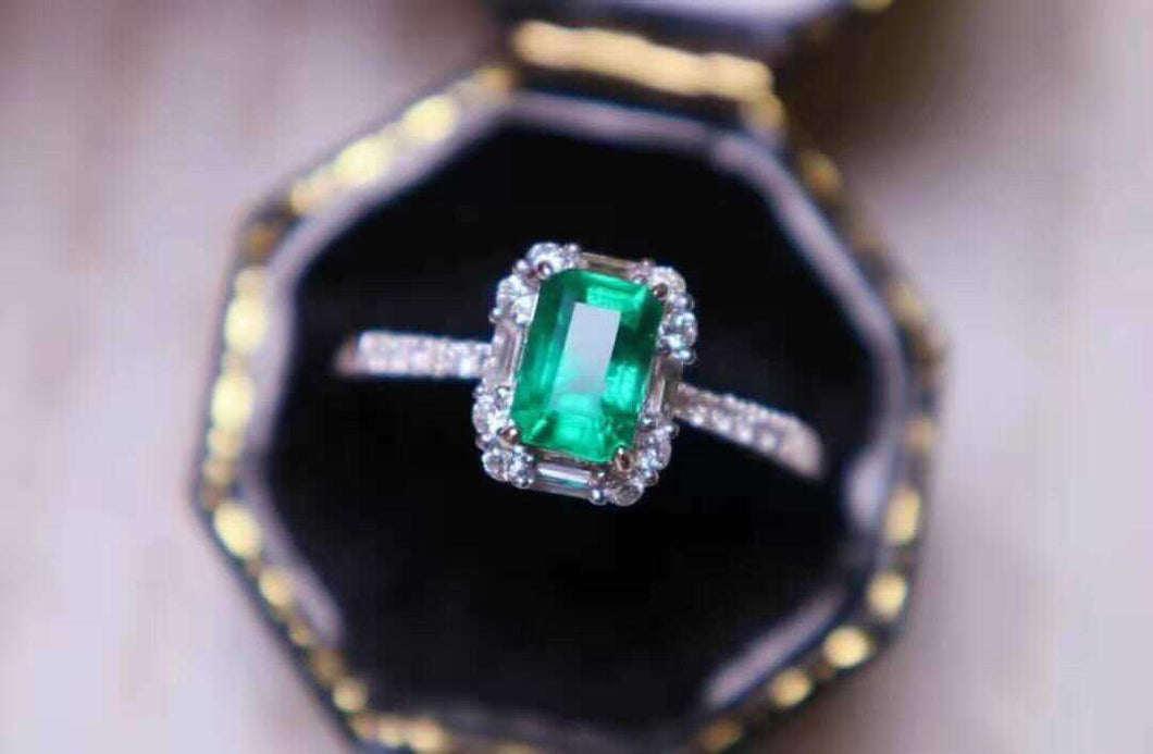 1.55ct Vivid Green Emerald