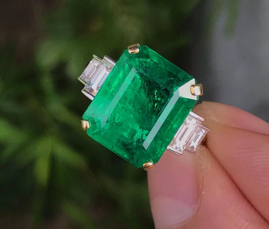 8.89ct Vivid Green Emerald