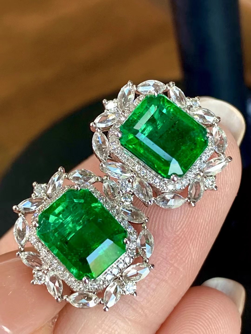 5.65ct Vivid Green Emerald