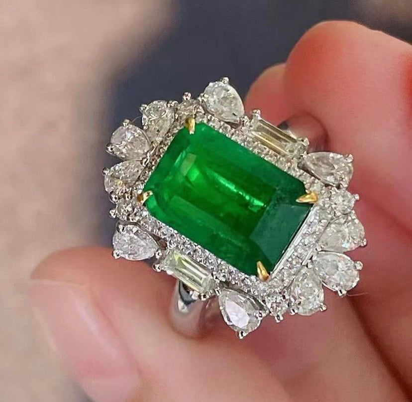 3.35ct Vivid Green Emerald