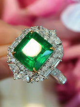 Load image into Gallery viewer, 3.4ct Vivid Green Emerald
