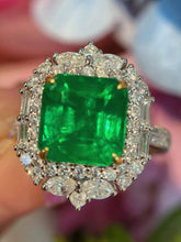 Load image into Gallery viewer, 3.4ct Vivid Green Emerald
