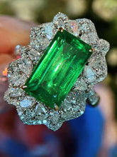 Load image into Gallery viewer, 3.52ct Vivid Green Emerald
