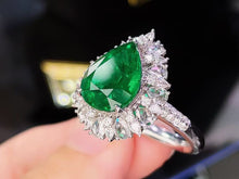 Load image into Gallery viewer, 4.26ct Rare Verdant Green Emerald (2 way wear)
