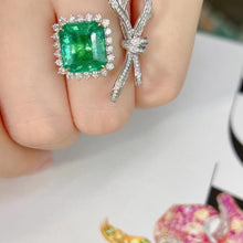 Load image into Gallery viewer, 5.1ct Vivid Green Emerald
