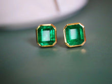 Load image into Gallery viewer, 1.5ct Vivid Green Emerald
