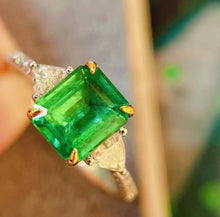 Load image into Gallery viewer, 1.555ct Vivid Green Emerald
