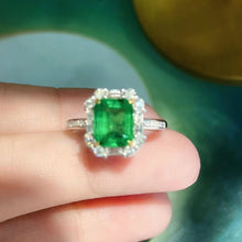 Load image into Gallery viewer, 1.7ct Vivid Green Emerald
