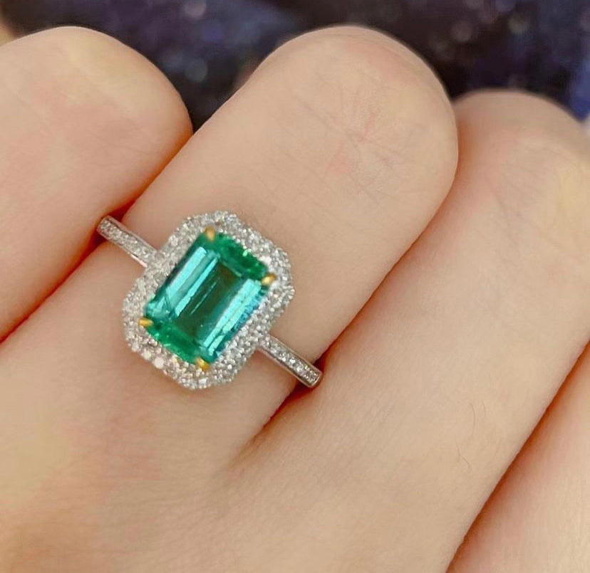 1.2ct Vivid Green Emerald