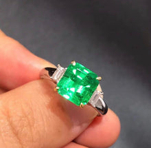 Load image into Gallery viewer, 2.56ct COLUMBIA Vivid Green Emerald
