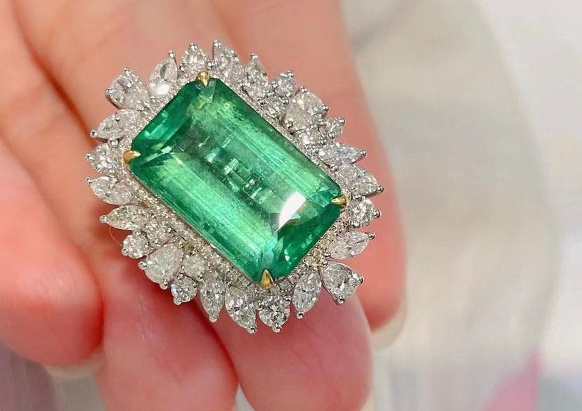 7.5ct Vivid Green Emerald