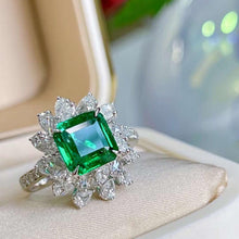 Load image into Gallery viewer, 2.7ct Glassy Vivid Green Emerald

