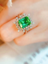 Load image into Gallery viewer, 2.7ct Vivid Green Emerald
