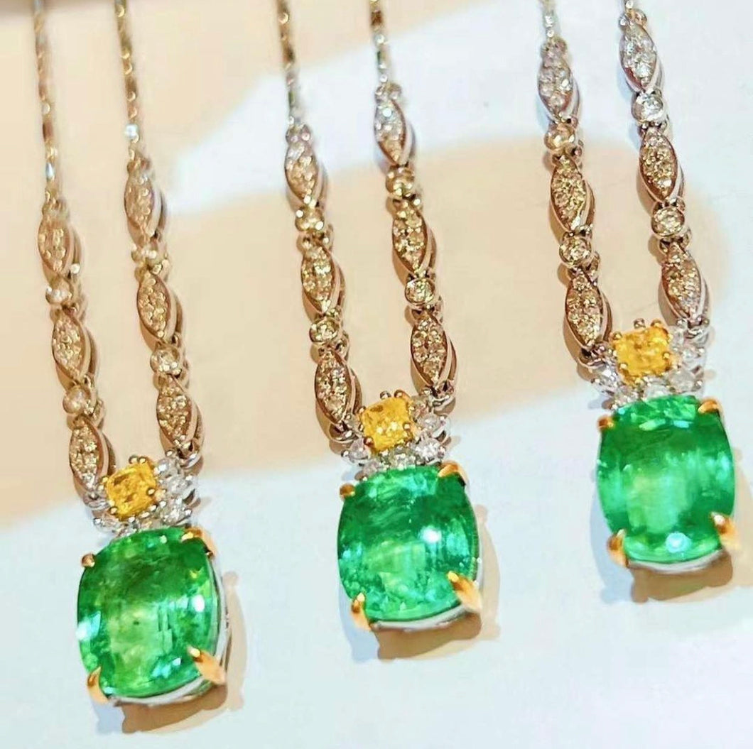 2.2ct Vivid Green Emerald Necklace