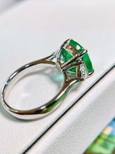 Load image into Gallery viewer, 4.7ct COLOMBIA Vivid Green Emerald
