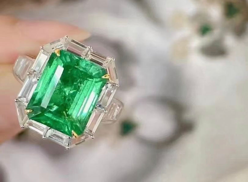 4.65ct Vivid Green Emerald, Glassy~