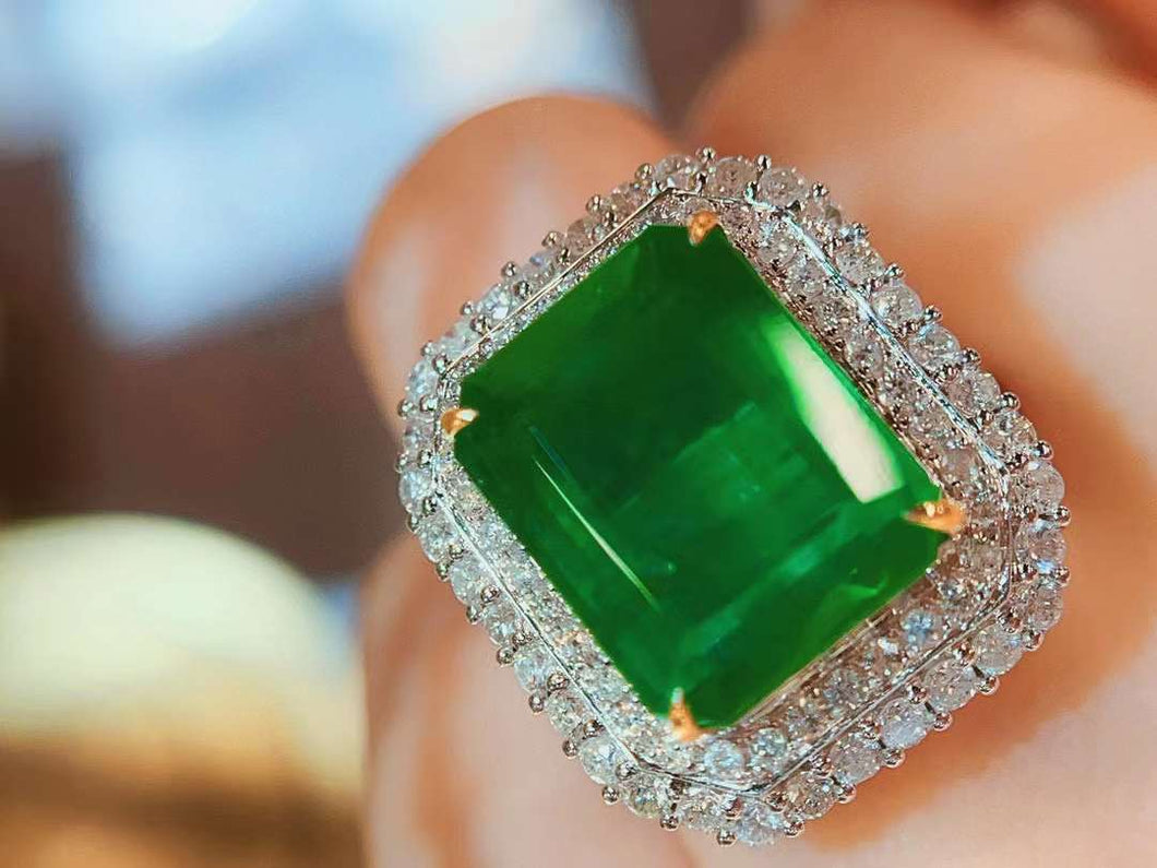 8.69ct Brazil Vivid Green Emerald