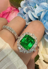 Load image into Gallery viewer, 3.4ct Vivid Green Emerald
