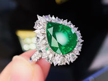 Load image into Gallery viewer, 4.26ct Rare Verdant Green Emerald (2 way wear)
