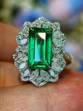 Load image into Gallery viewer, 3.52ct Vivid Green Emerald
