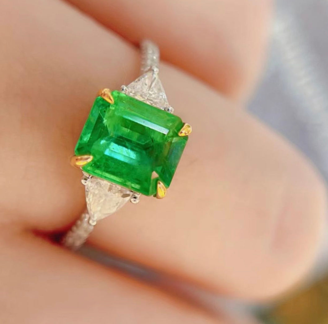 1.555ct Vivid Green Emerald