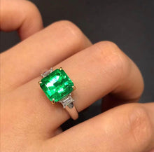 Load image into Gallery viewer, 2.56ct COLUMBIA Vivid Green Emerald
