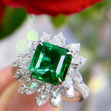 Load image into Gallery viewer, 2.7ct Glassy Vivid Green Emerald
